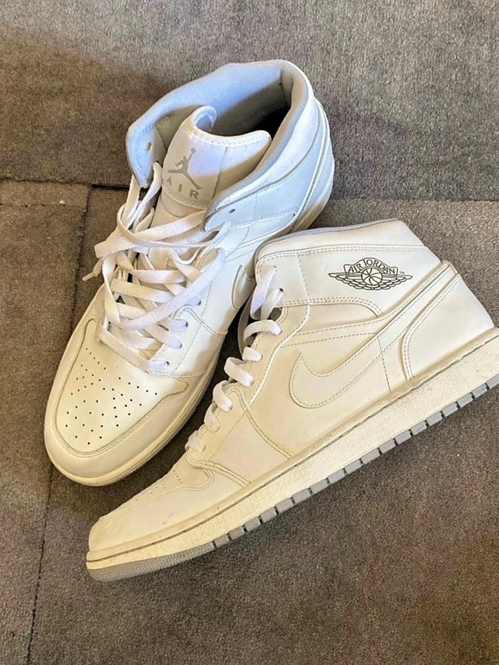 Air Jordan’s 1 Mids in a clean White/Wolf Gray colorway!